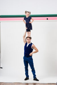 Akrobatik Familie berlinJohn Artisten Kinder und Eltern SportHelden