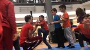 Kinderakrobatik Event Trainer Jim&John und Show Acrobatik Duo für Familien Veranstaltungen