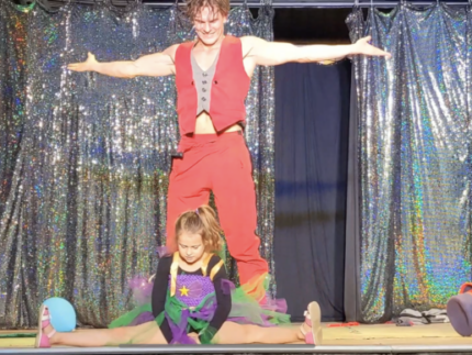 Acrobatic Artist-Family from BERLINJohn.de