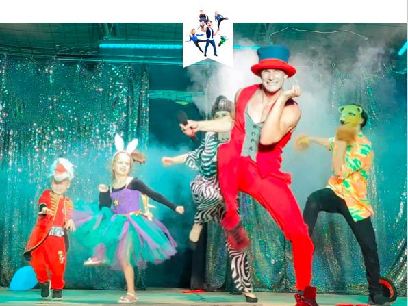 Artistik-Family of BERLINJOHN | professional Acrobatic Show Acts, artistic Walking Acts + Workshops, Content Creator Family for Social Media + UGC on demand, PR Stunts + Action Actor J.F.amily